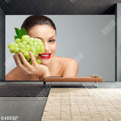 Tranh người đẹp cầm chùm nho xanh SP6488