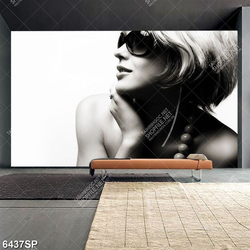 Tranh người đẹp đeo mắt kính SP6437