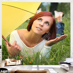 Tranh cô gái nằm trên thảm cỏ SP6409