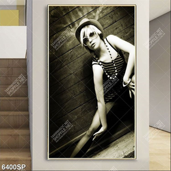 Tranh cô gái ngồi bên tường SP6400