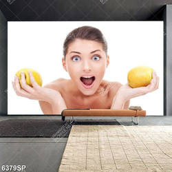 Tranh người đẹp cầm quả lê SP6379