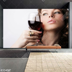 Tranh người đẹp cầm ly rượu vang SP6334
