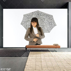 Tranh cô gái đứng che ô SP6321
