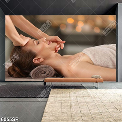 Tranh cô gái nằm chăm sóc da SP6055