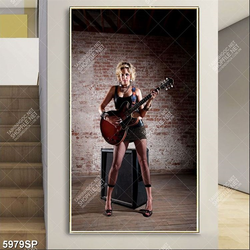 Tranh cô gái đánh đàn ghi ta