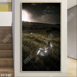 Tranh cô gái ngồi trên thảm cỏ