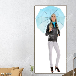 Tranh cô gái chê chiếc ô xanh