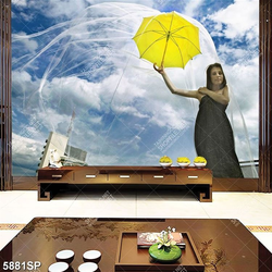 Tranh cô gái đứng dưới bầu trời xanh