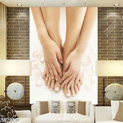 Tranh đôi chân bên những cánh hoa