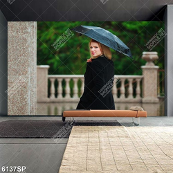 Tranh cô gái đứng che ô SP6137