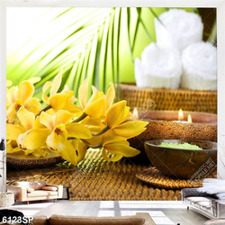 Tranh cành hoa lan vàng và khăn tắm