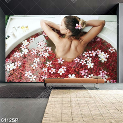 Tranh cô gái ngâm mình trong bồn tăm