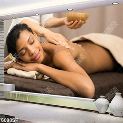 Tranh người đẹp nằm chăm sóc da SP6098