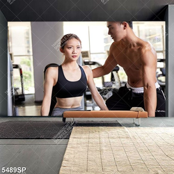 Tranh cô gái tập luyện cùng huấn luận viên