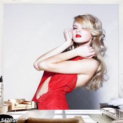 Tranh cô nàng mặc váy đỏ xinh đẹp