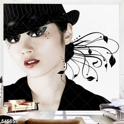 Tranh cô gái make up đôi mắt đen