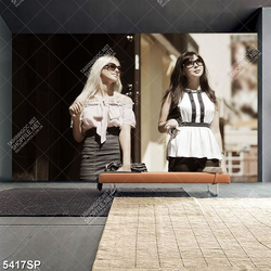 Tranh hai cô gái trẻ đi dạo phố