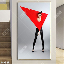 Tranh cô gái với tấm bảng đỏ tam giác