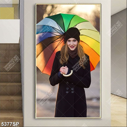 Tranh spa cô gái trẻ đứng che ô mã số SP5377
