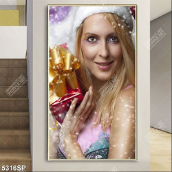 Tranh cô gái xinh đẹp bưng hộp quà