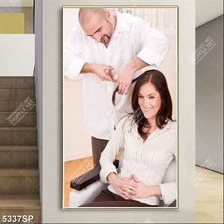 Tranh cô gái cắt tóc