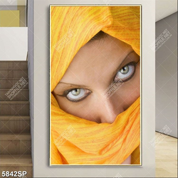 Tranh cô gái trùm khăn vàng