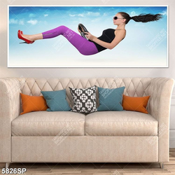 Tranh cô gái cầm vô lăng