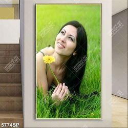 Tranh người đẹp nằm trên thảm cỏ SP5774