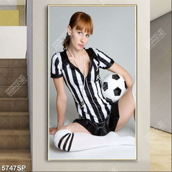 Tranh người đẹp ôm trái bóng SP5747