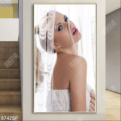 Tranh người đẹp bên tấm rèm trắng