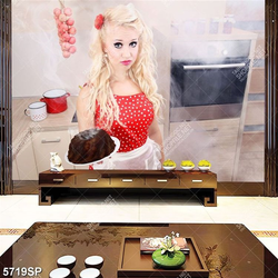 Tranh người đẹp tóc vàng làm bánh