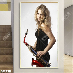 Tranh cô gái tóc vàng xinh đẹp cầm kèn saxophone