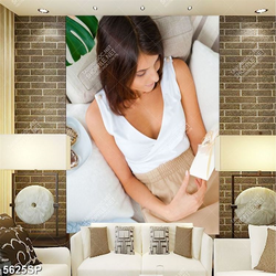 Tranh cô gái cầm tấm thiệp nhỏ