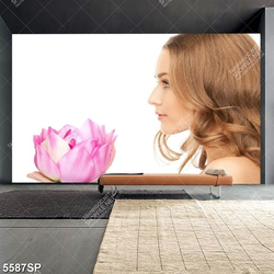 Tranh cô gái cầm hoa sen hồng