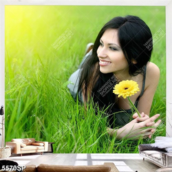 Tranh SP5570 người đẹp nằm trên thảm cỏ