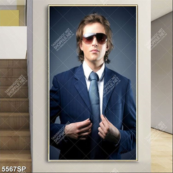 Tranh chàng trai mang kính lịch lãm