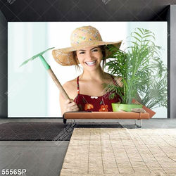 Tranh cô gái bưng chậu cây