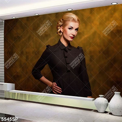 Tranh SP5545 quý cô tóc vàng xinh đẹp