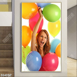 Tranh cô gái cầm chùm bong bóng