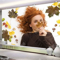 Tranh cô gái bên lá mùa thu