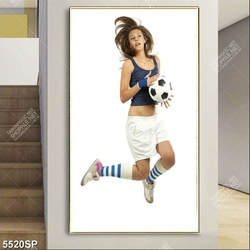 Tranh cô gái trẻ cầm trái bóng