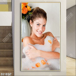 Tranh cô gái ngâm mình trong bồn tắm