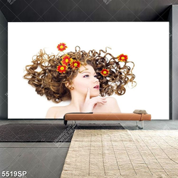 Tranh cô gái tóc xoăn