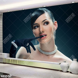 Tranh cô gái xinh đẹp in uv