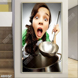 Tranh cô gái mở to mắt