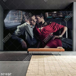 Tranh cặp đôi ngồi trong xe ô tô