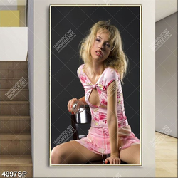 Tranh cô gái với mái tóc rối bời