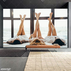 Tranh những đôi chân thon dài