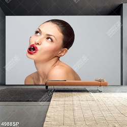 Tranh cô gái ăn cherry