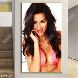 Tranh người mẫu mặc nội y treo spa